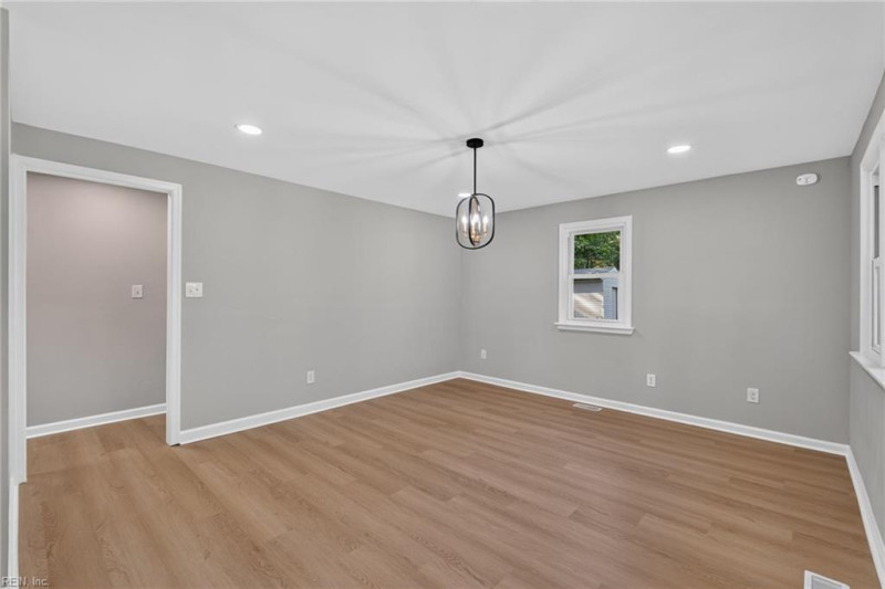 Photo 6 of 36 residential for sale in Suffolk virginia