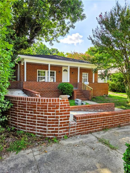 Photo 2 of 34 residential for sale in Suffolk virginia