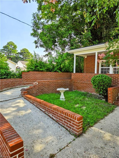 Photo 4 of 34 residential for sale in Suffolk virginia