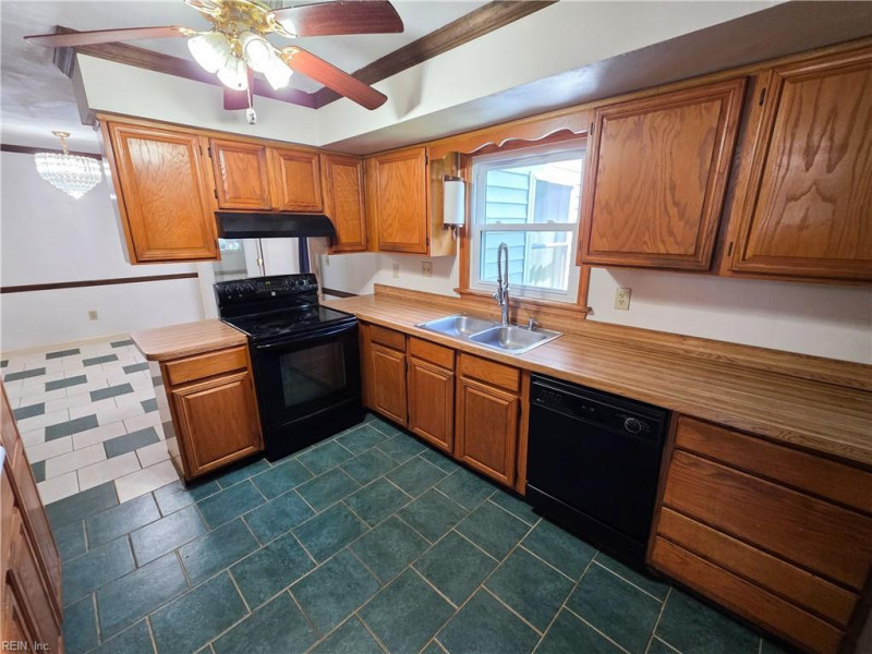 Photo 10 of 38 residential for sale in Virginia Beach virginia