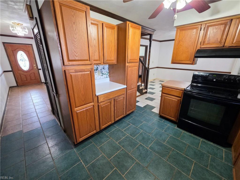 Photo 11 of 38 residential for sale in Virginia Beach virginia