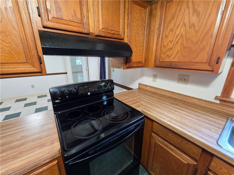Photo 13 of 38 residential for sale in Virginia Beach virginia