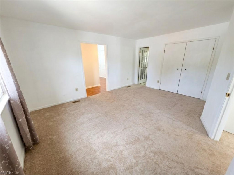 Photo 15 of 38 residential for sale in Virginia Beach virginia