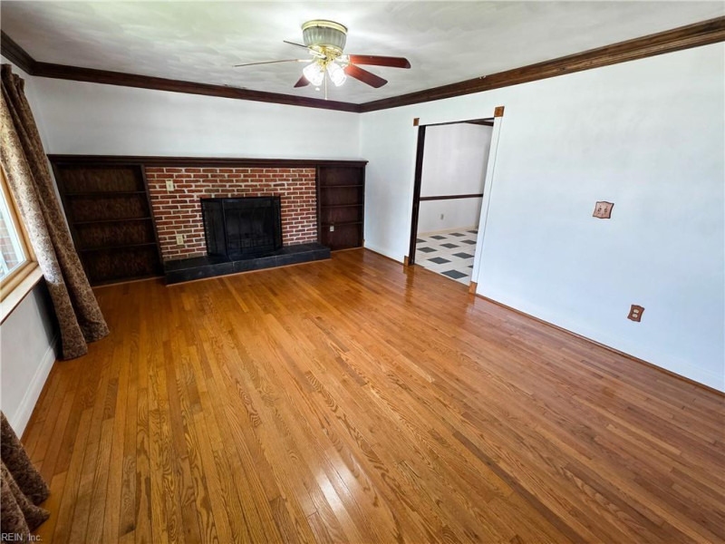 Photo 3 of 38 residential for sale in Virginia Beach virginia