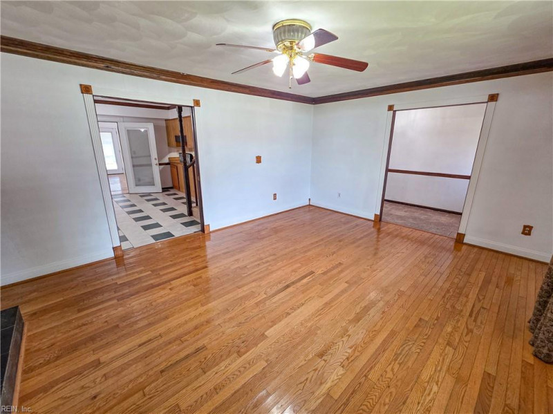 Photo 4 of 38 residential for sale in Virginia Beach virginia