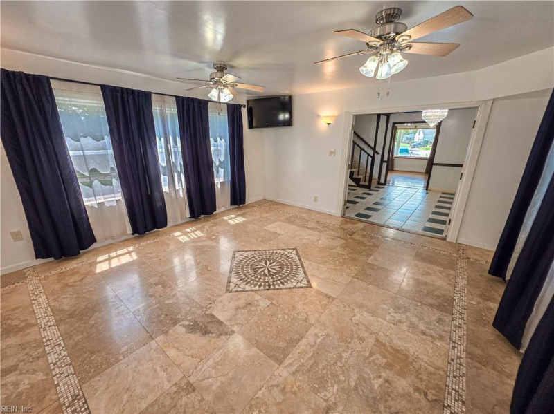 Photo 8 of 38 residential for sale in Virginia Beach virginia