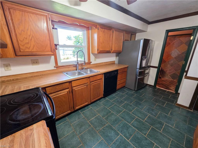 Photo 9 of 38 residential for sale in Virginia Beach virginia