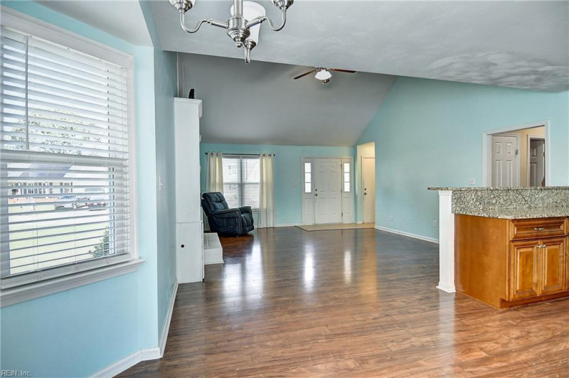 Photo 10 of 38 residential for sale in Chesapeake virginia