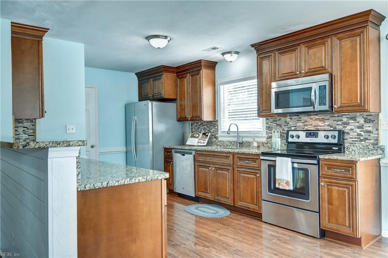 Photo 11 of 38 residential for sale in Chesapeake virginia