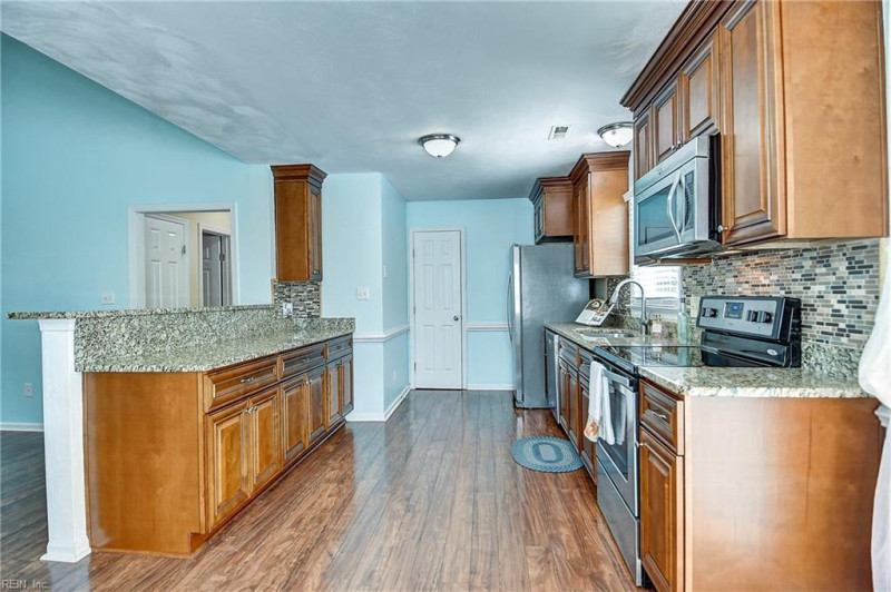 Photo 12 of 38 residential for sale in Chesapeake virginia