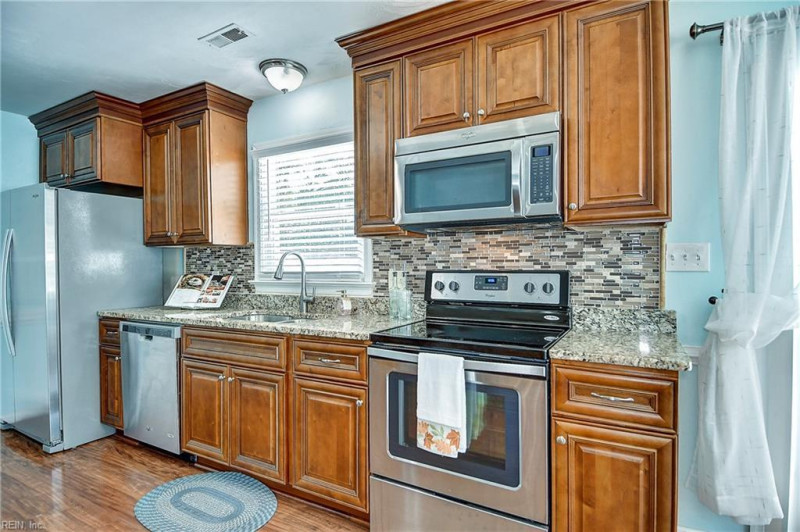 Photo 13 of 38 residential for sale in Chesapeake virginia