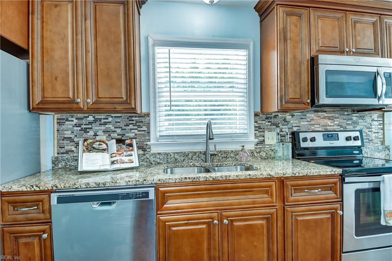 Photo 14 of 38 residential for sale in Chesapeake virginia