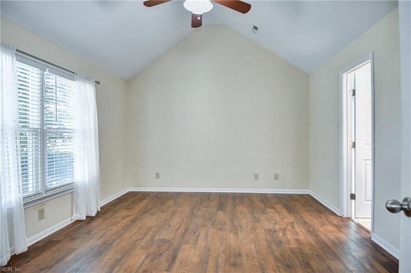 Photo 17 of 38 residential for sale in Chesapeake virginia