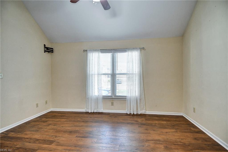 Photo 18 of 38 residential for sale in Chesapeake virginia