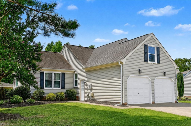 Photo 2 of 38 residential for sale in Chesapeake virginia