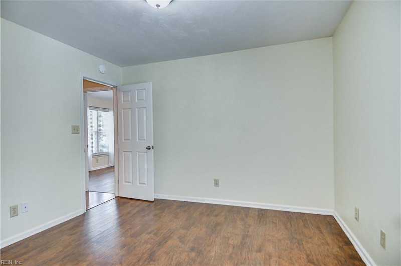 Photo 23 of 38 residential for sale in Chesapeake virginia