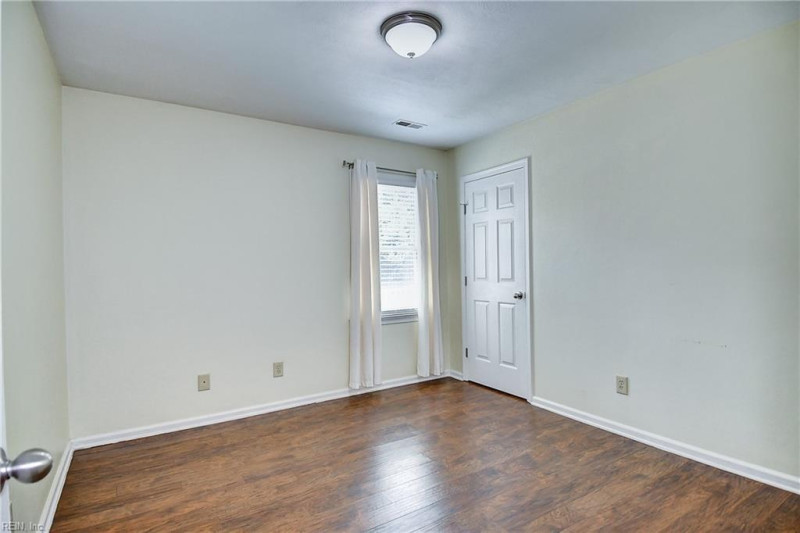 Photo 24 of 38 residential for sale in Chesapeake virginia