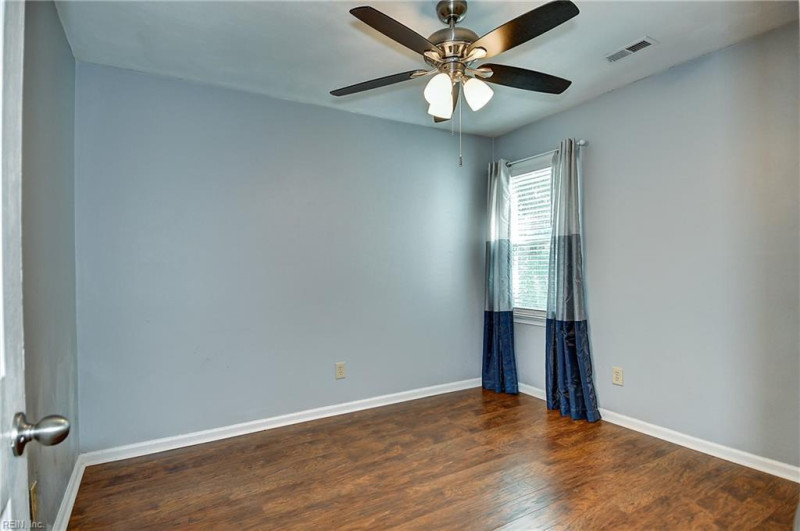 Photo 25 of 38 residential for sale in Chesapeake virginia