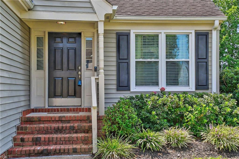 Photo 4 of 38 residential for sale in Chesapeake virginia