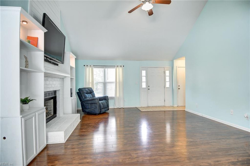 Photo 5 of 38 residential for sale in Chesapeake virginia