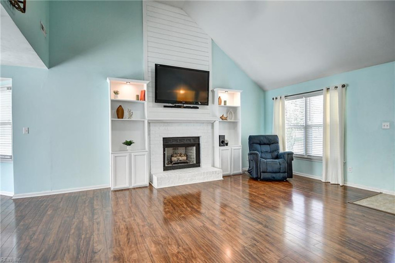 Photo 6 of 38 residential for sale in Chesapeake virginia