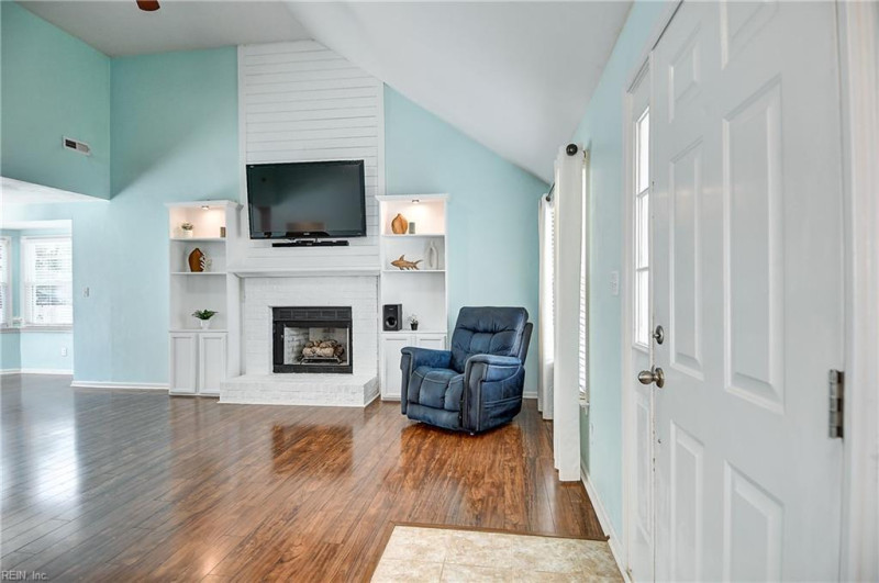 Photo 7 of 38 residential for sale in Chesapeake virginia