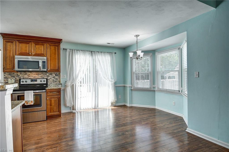 Photo 8 of 38 residential for sale in Chesapeake virginia