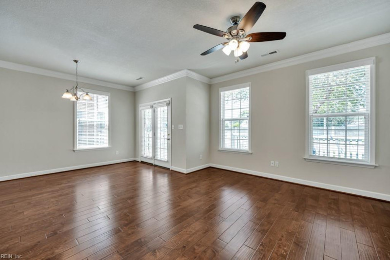 Photo 12 of 35 residential for sale in Chesapeake virginia