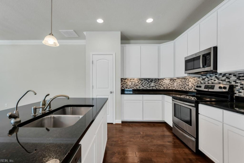 Photo 6 of 35 residential for sale in Chesapeake virginia