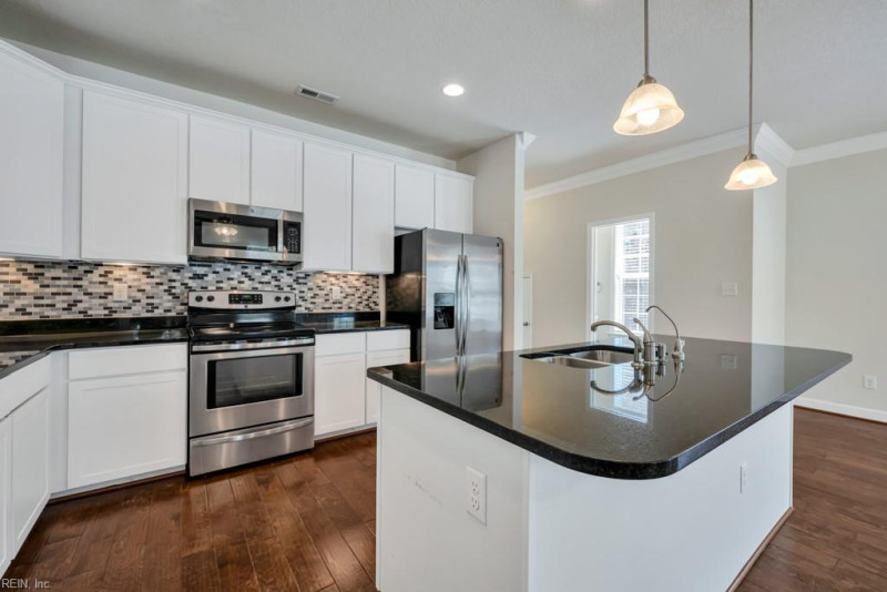 Photo 7 of 35 residential for sale in Chesapeake virginia