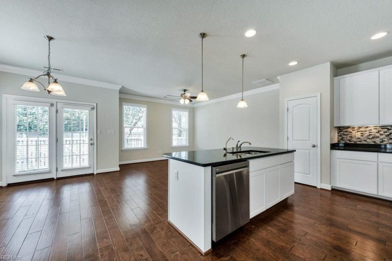 Photo 9 of 35 residential for sale in Chesapeake virginia