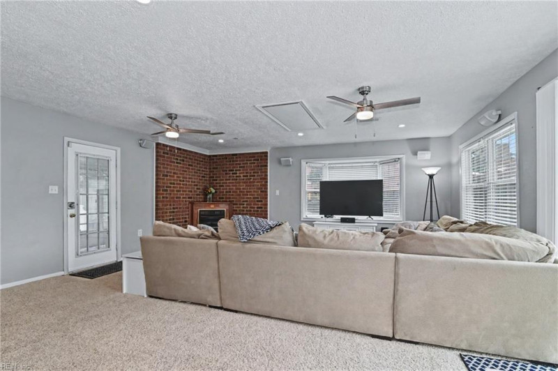 Photo 11 of 43 residential for sale in Virginia Beach virginia
