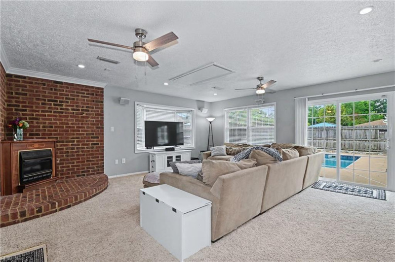 Photo 12 of 43 residential for sale in Virginia Beach virginia