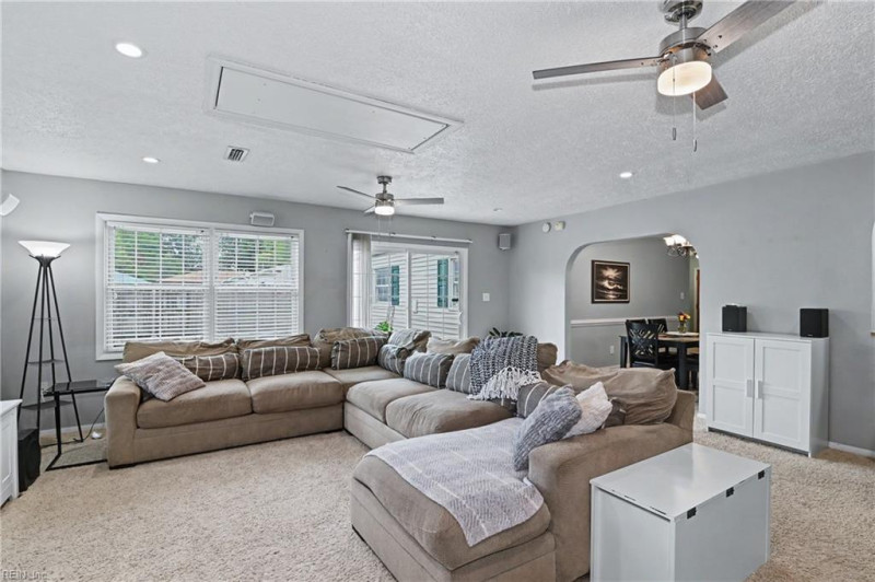 Photo 13 of 43 residential for sale in Virginia Beach virginia