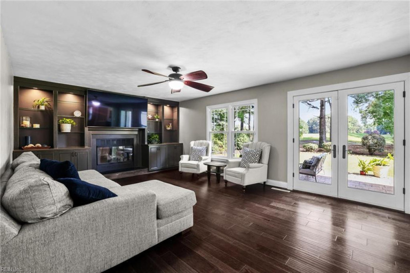 Photo 12 of 49 residential for sale in Chesapeake virginia