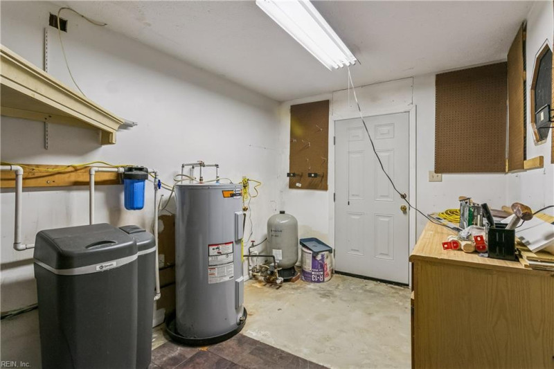 Photo 19 of 24 residential for sale in Gloucester County virginia