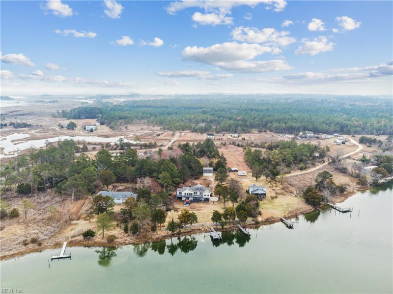 Photo 5 of 24 residential for sale in Gloucester County virginia