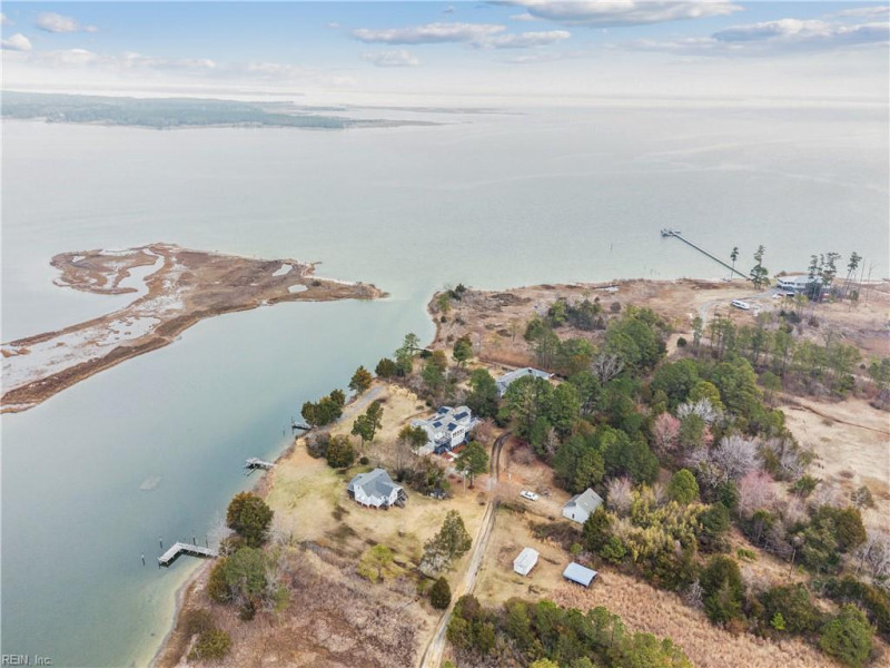 Photo 6 of 24 residential for sale in Gloucester County virginia