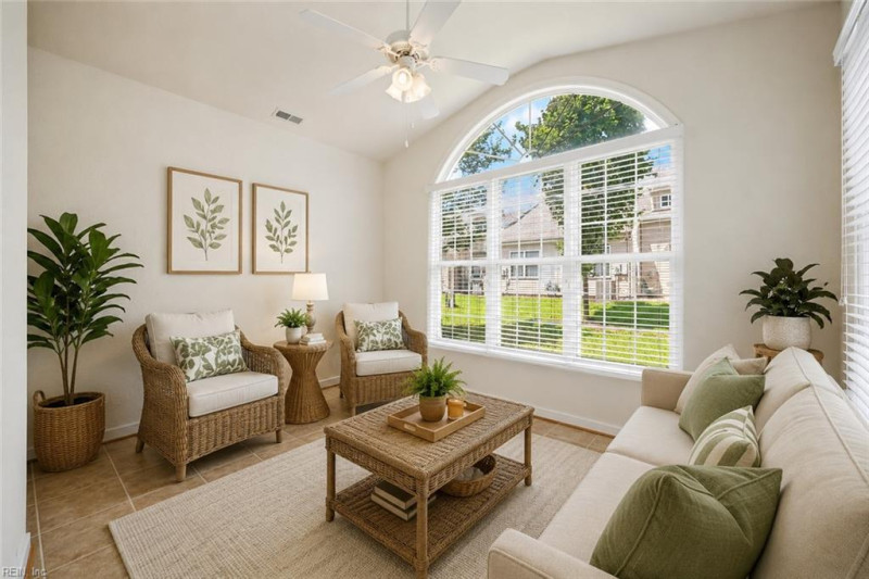 Photo 10 of 50 residential for sale in Chesapeake virginia
