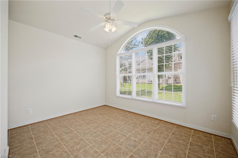 Photo 11 of 50 residential for sale in Chesapeake virginia