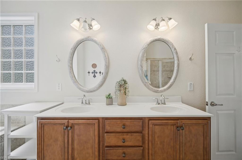 Photo 17 of 50 residential for sale in Chesapeake virginia