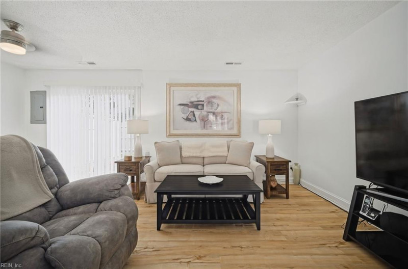 Photo 10 of 35 residential for sale in Virginia Beach virginia