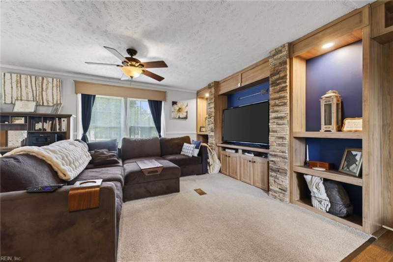 Photo 6 of 28 residential for sale in Virginia Beach virginia