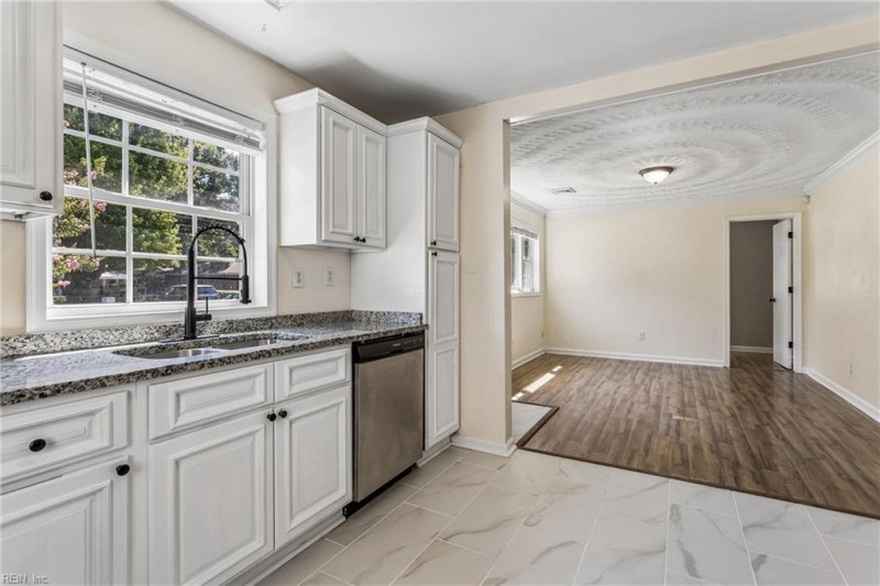 Photo 1 of 31 residential for sale in Chesapeake virginia
