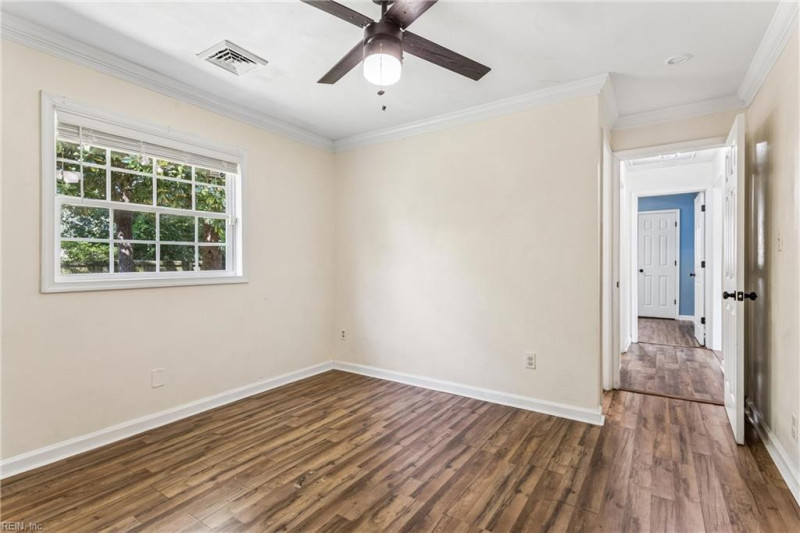 Photo 14 of 31 residential for sale in Chesapeake virginia