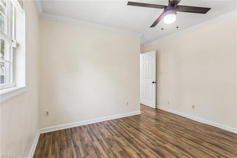Photo 16 of 31 residential for sale in Chesapeake virginia
