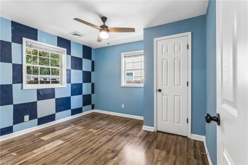 Photo 19 of 31 residential for sale in Chesapeake virginia