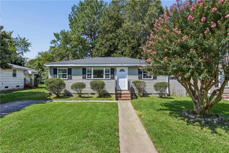 Photo 2 of 31 residential for sale in Chesapeake virginia