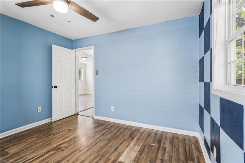 Photo 21 of 31 residential for sale in Chesapeake virginia
