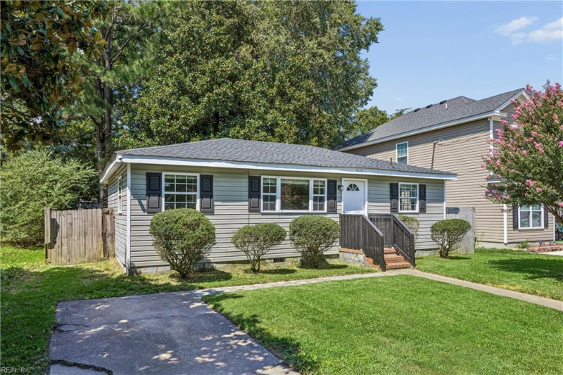 Photo 3 of 31 residential for sale in Chesapeake virginia